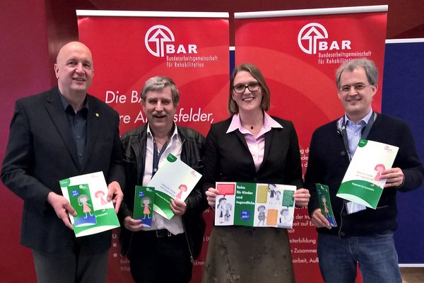 v.l.n.r.: Alwin Baumann (Bündnis für Kinder- und Jugendreha), Dr. Johannes Oepen (DGSPJ/ DGPRP), Dr. Maren Bredehorst (BAR), Dr. Thomas Bode (MDK Westfalen)